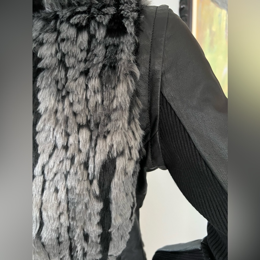 Danier 2-in-1 Genuine Leather Jacket / Faux Fur Vest — Size XXS - Picture 9 of 15
